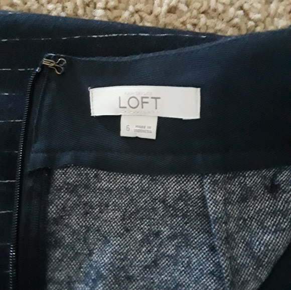 Loft wool blend skirt. Size 6. - Picture 4 of 5